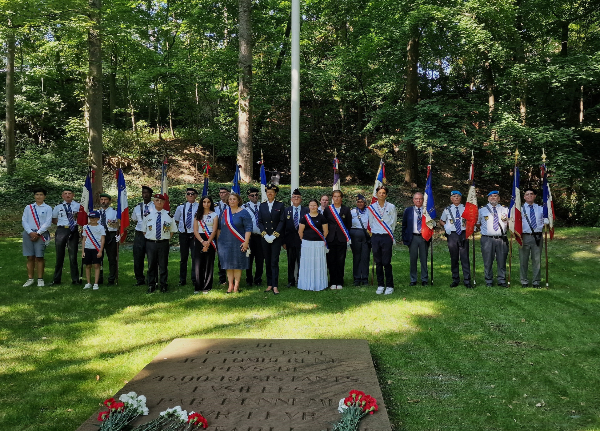 Lire la suite à propos de l’article CEREMONIE AU MONT VALERIEN