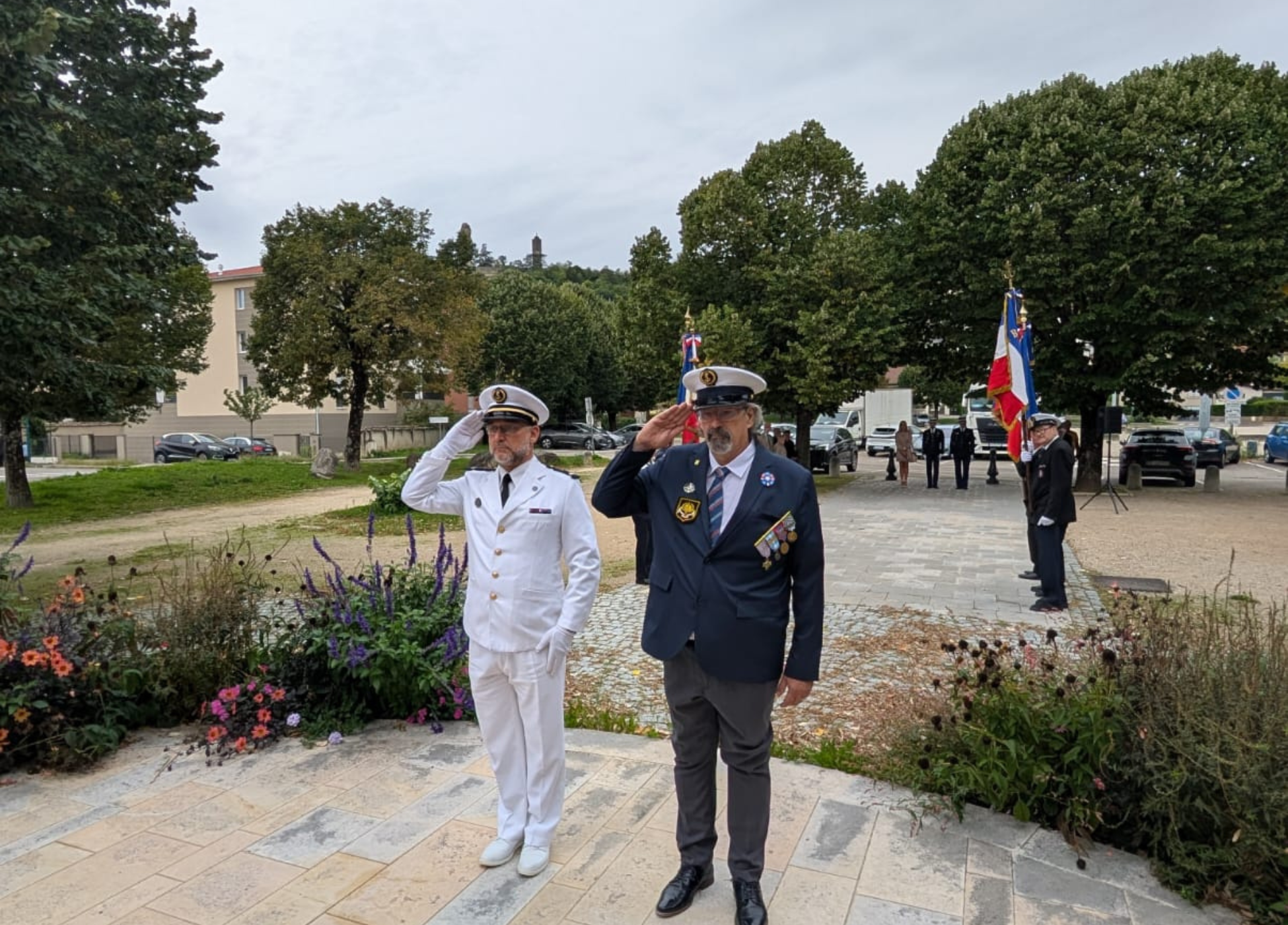 Lire la suite à propos de l’article CEREMONIE EN L’HOMMAGE DES MARINS TOMBES POUR LA FRANCE AU MOULIN DE LAFFAUX