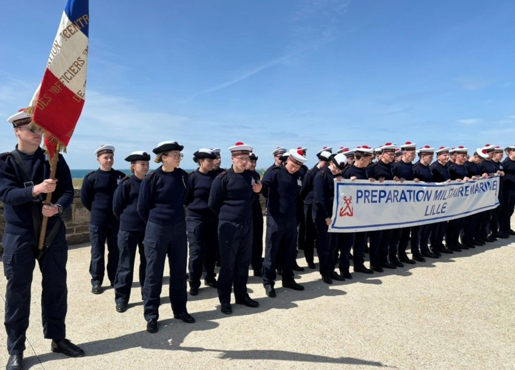 Lire la suite à propos de l’article EN HOMMAGE AUX MARINS LA PMM DE LILLE EN VISITE AU MEMORIAL DE SAINT MATHIEU